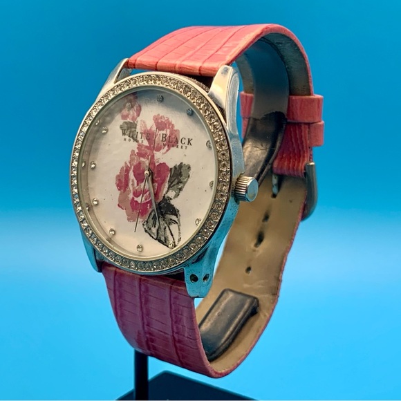 WHITE HOUSE BLACK MARKET Women’s Fashion Watch Crystal Bezel Japan Movt Working - Picture 4 of 16